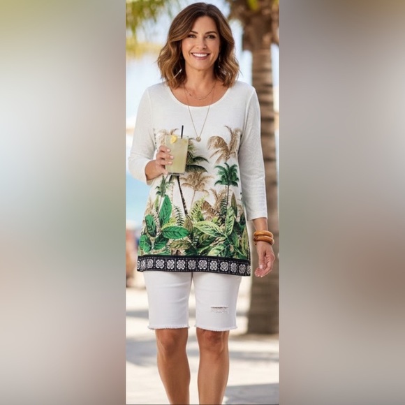 Tropical Palm Tree Print Top - Picture 2 of 7